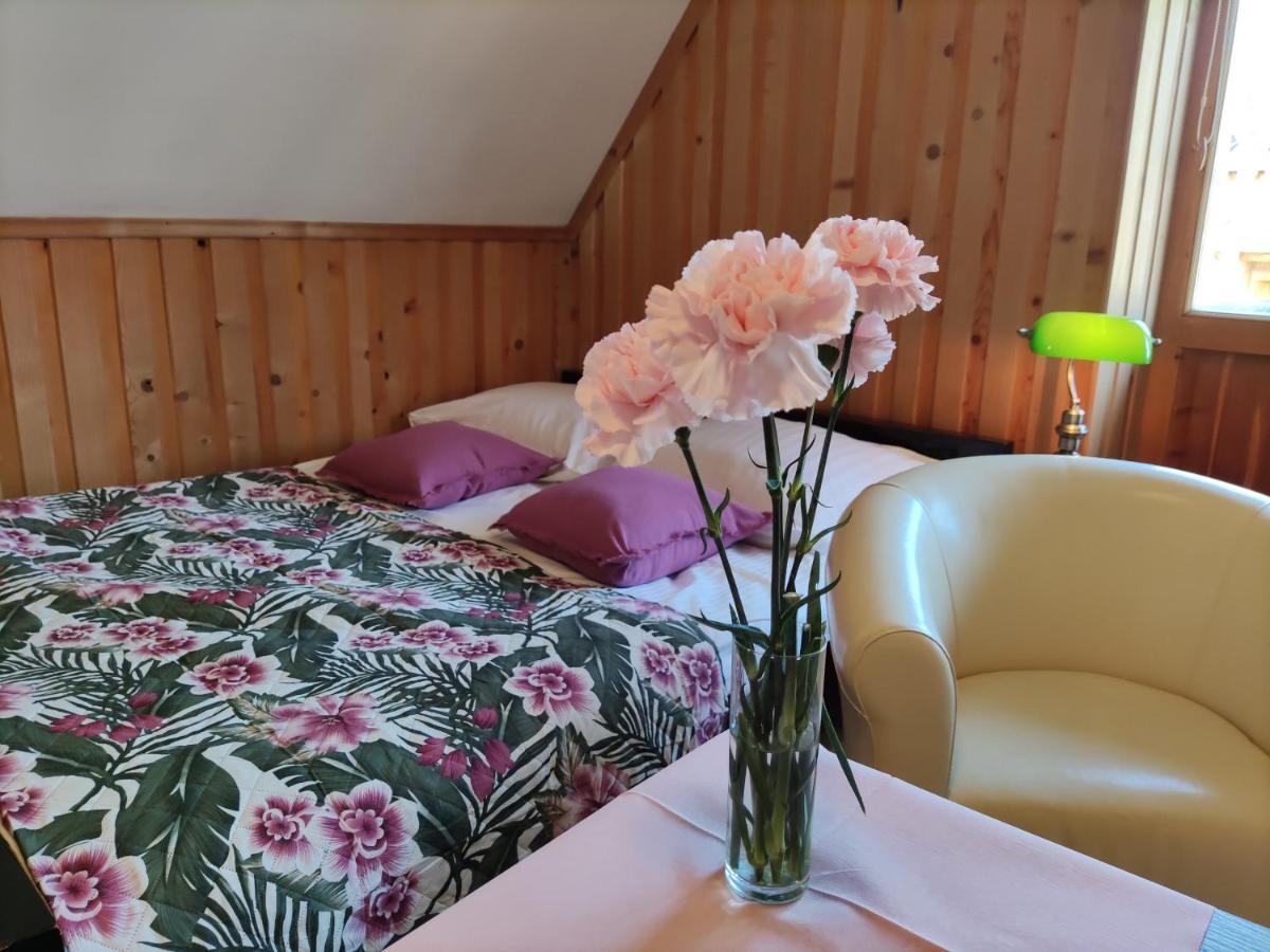 Zakatek Pod Smrekami Bed & Breakfast กอสเชียลิสกอ ภายนอก รูปภาพ